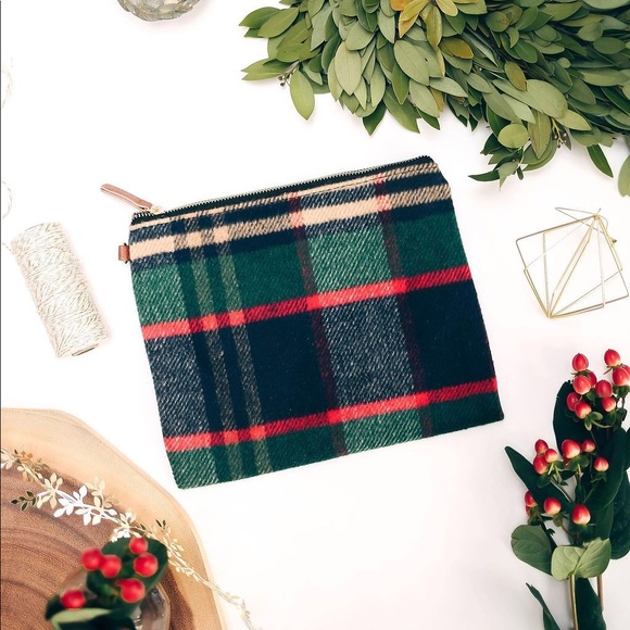 Vici Handbags - Festive Woven Plaid Zip Clutch - Zippered Bag